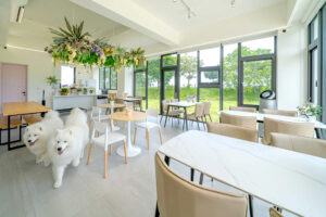 Max Home pet B&B│宜蘭寵物友善民宿‧宜蘭寵物友善餐廳‧一泊二食‧自助下午茶‧寵物鮮食‧大草皮-餐廳一角_02